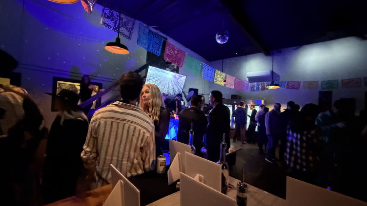 Público asistente al festival de mezcal en Austin, Texas